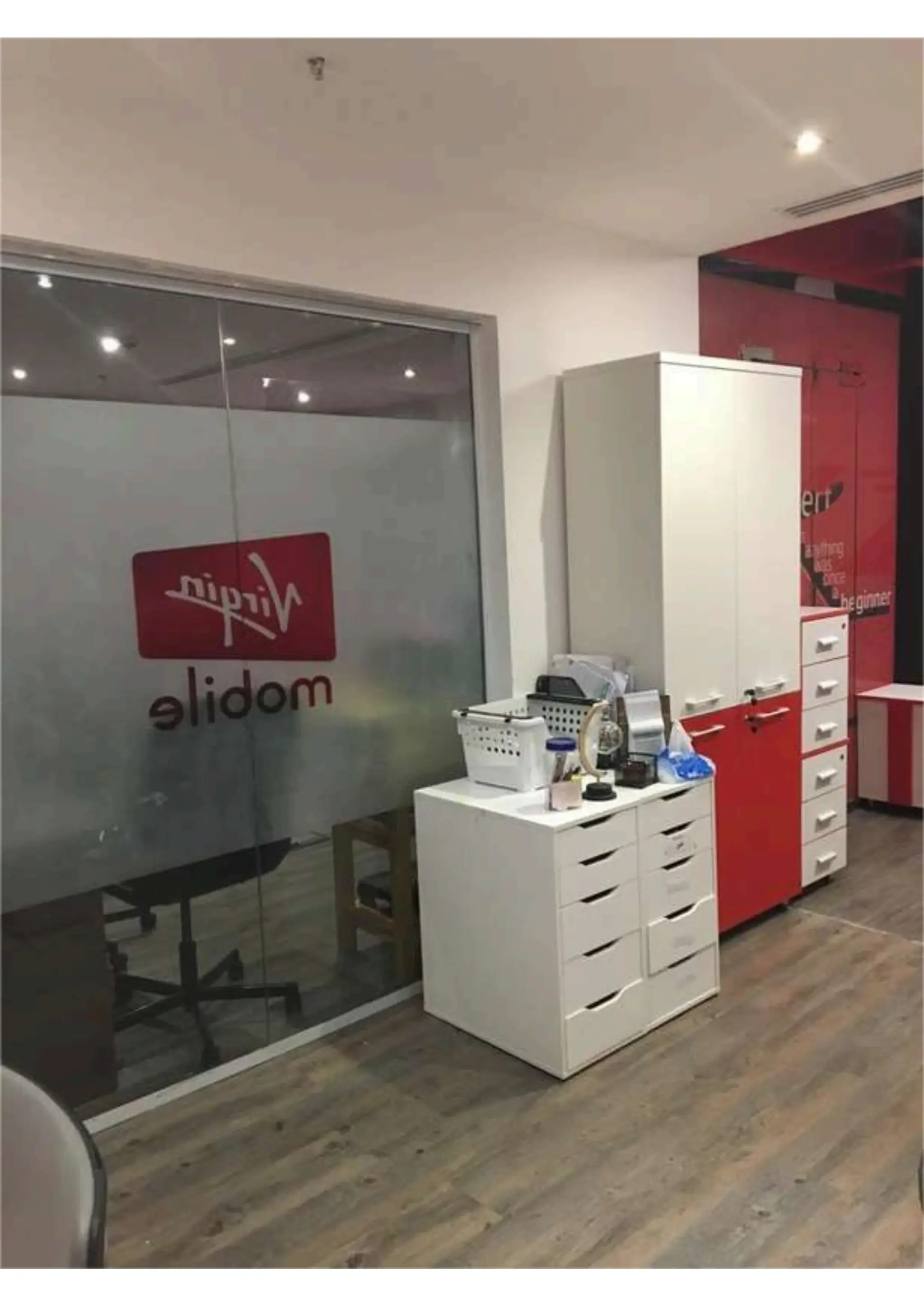 Virgin Mobile Workstation Design